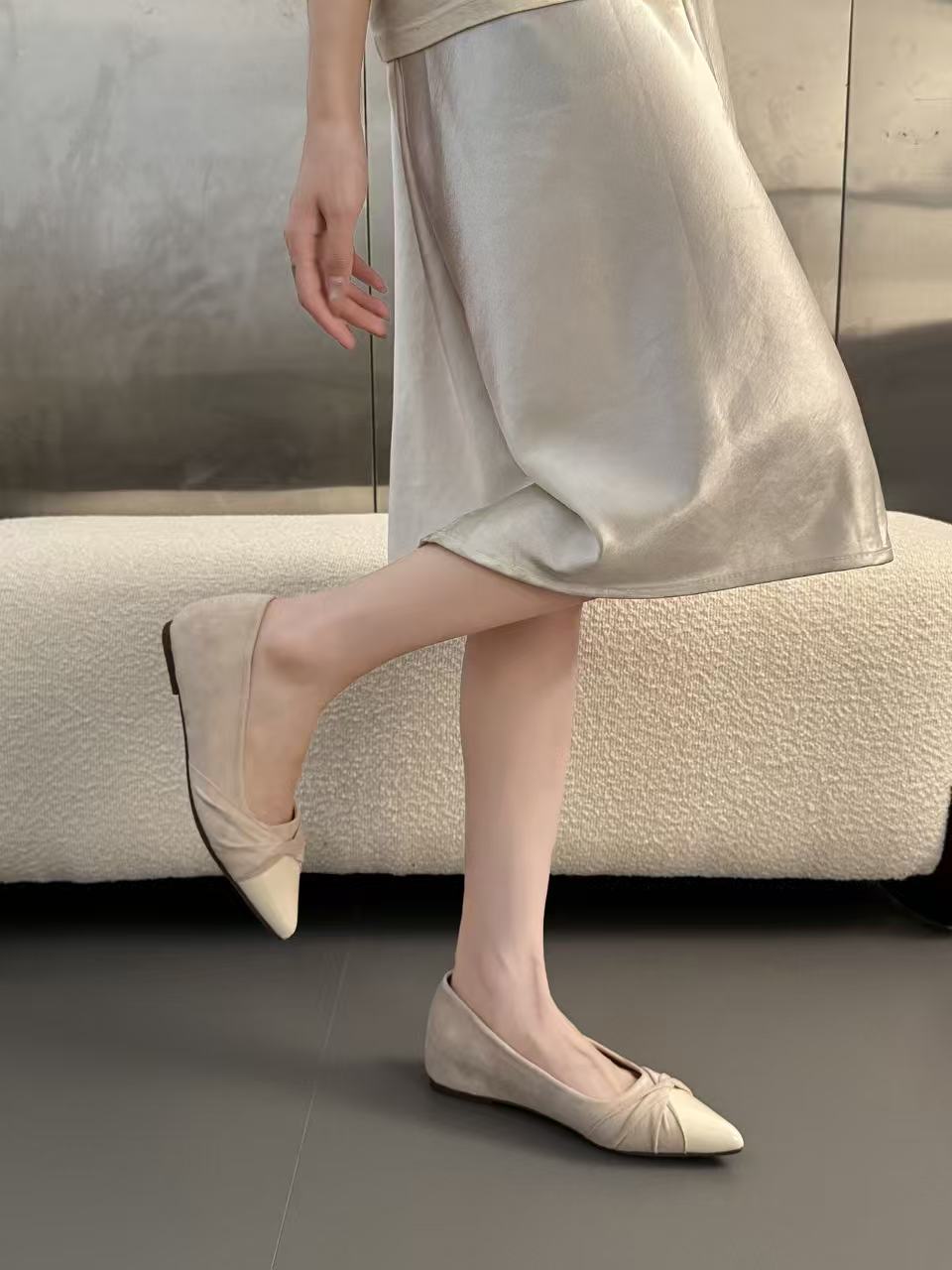 Pointed Toe Shallow Flats