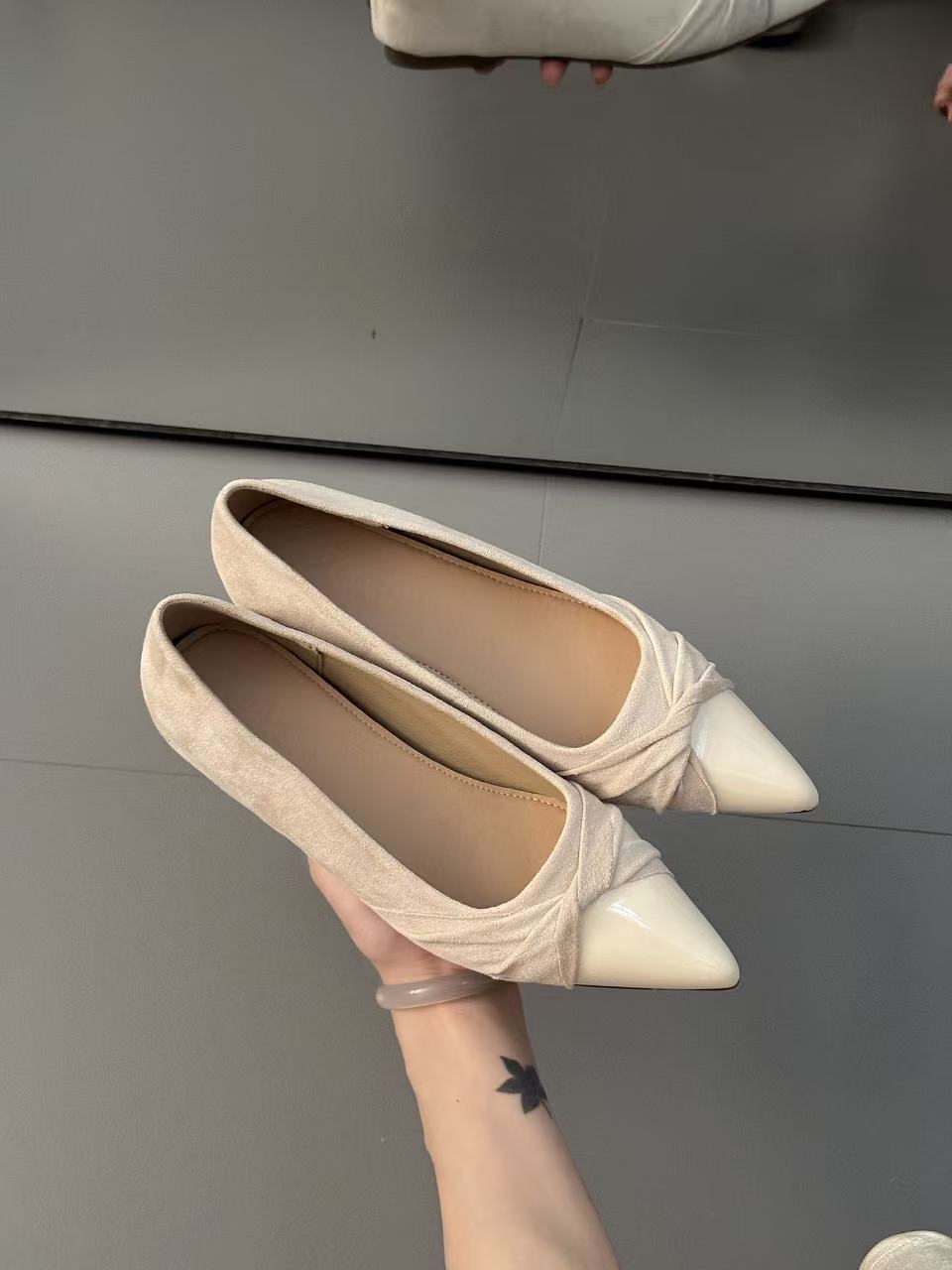Pointed Toe Shallow Flats