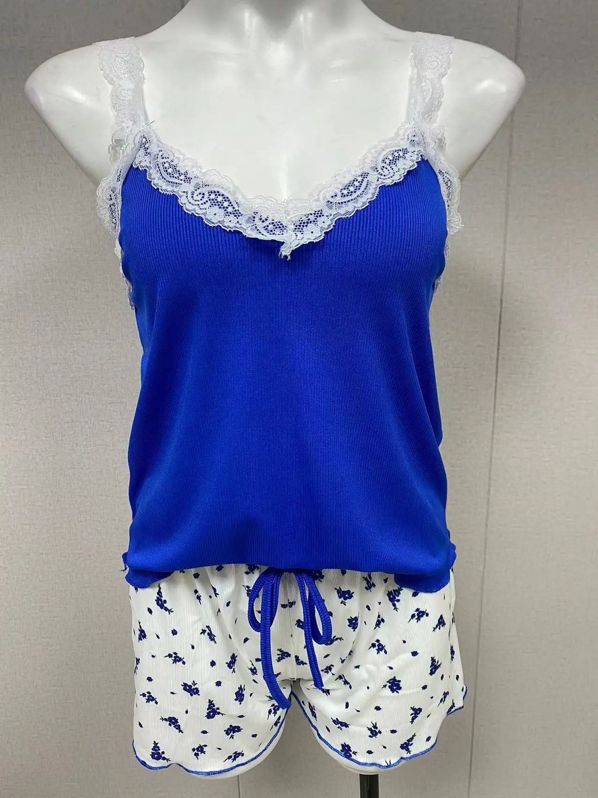 Women's slim fit two-piece sleepwear