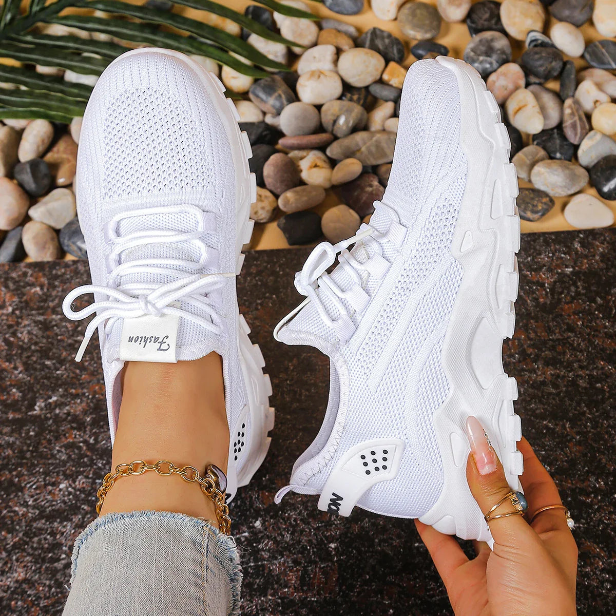 Breathable single mesh shoes