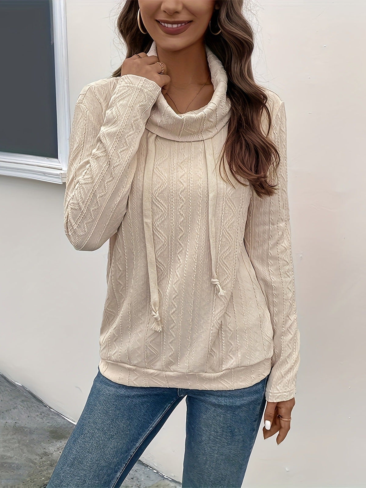 Long-Sleeved Hooded Drawstring Pullover Knitwear