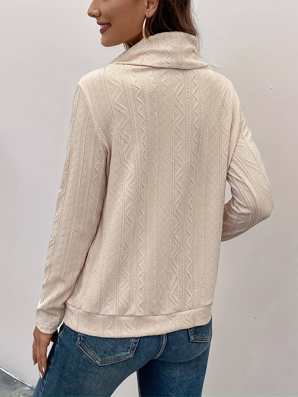 Long-Sleeved Hooded Drawstring Pullover Knitwear
