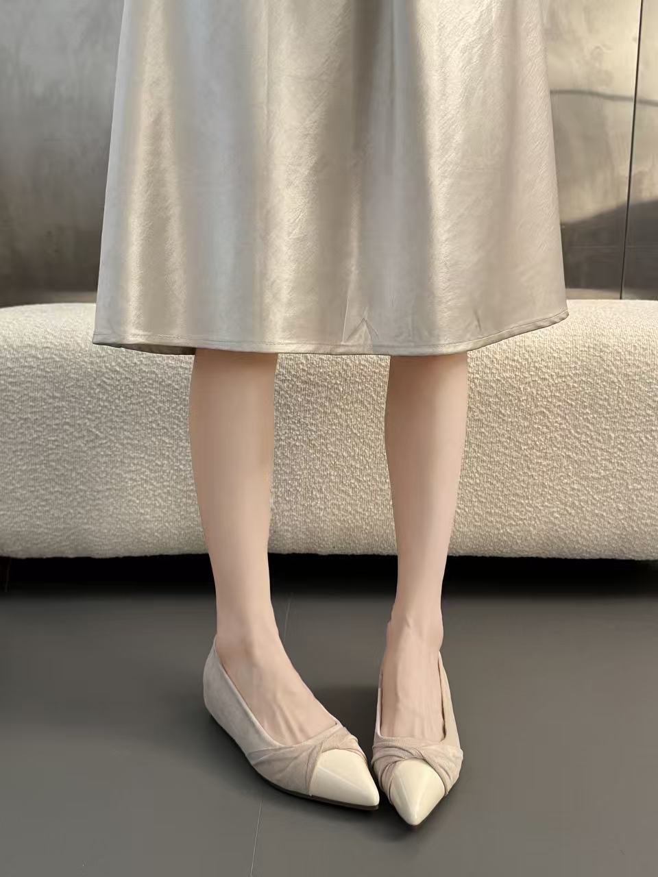 Pointed Toe Shallow Flats