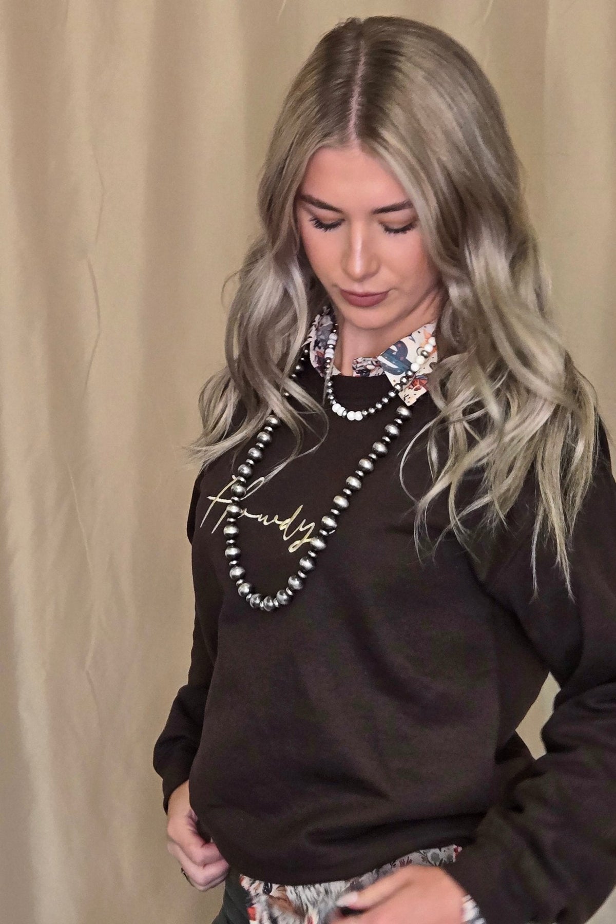 "Howdy" Embroidered Western Sweatshirt