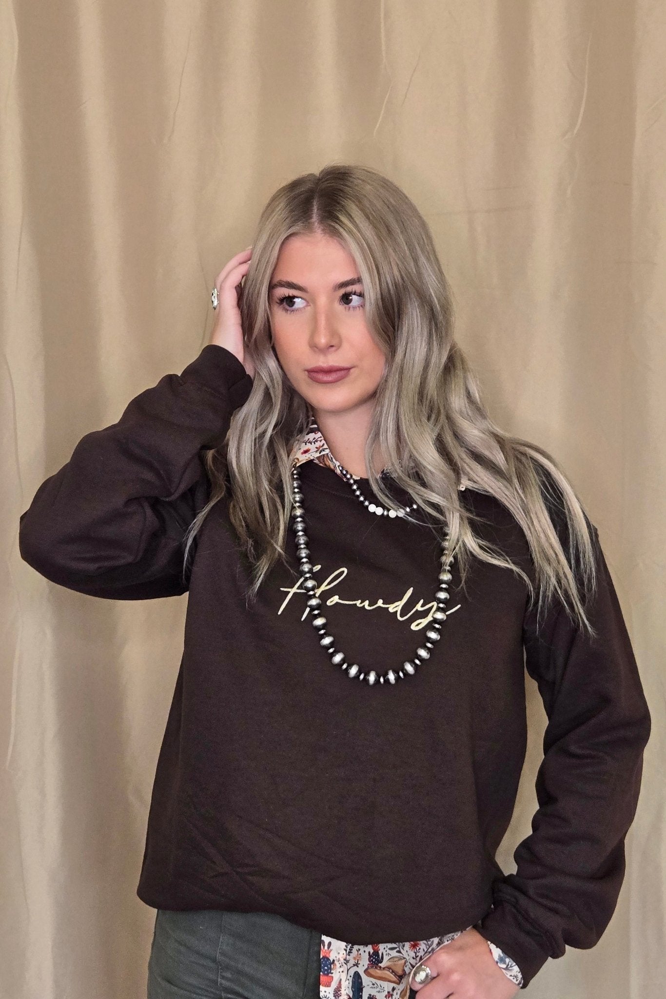 "Howdy" Embroidered Western Sweatshirt