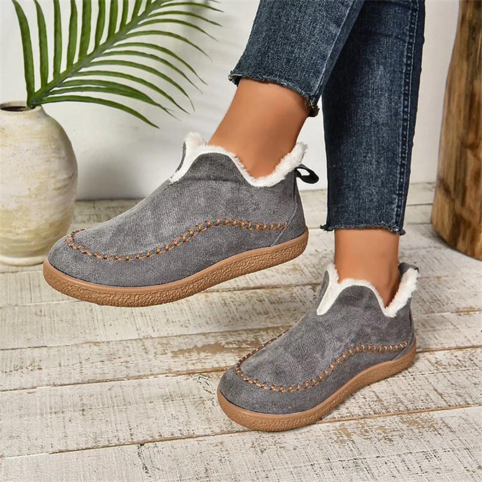 Women's v Cut Plush Suede Ankle Snow Boots