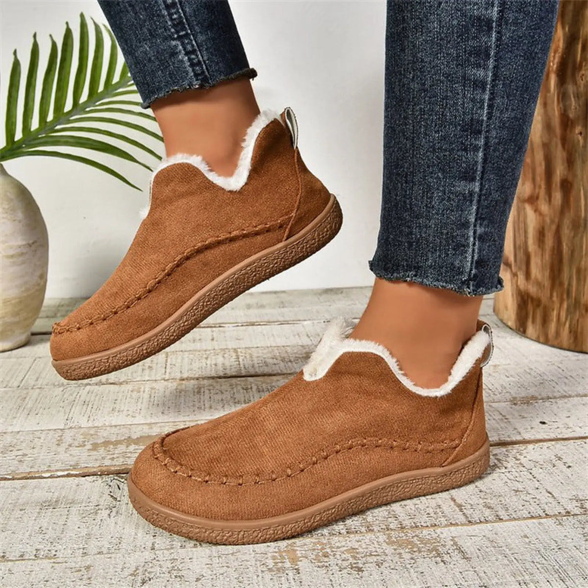 Women's v Cut Plush Suede Ankle Snow Boots