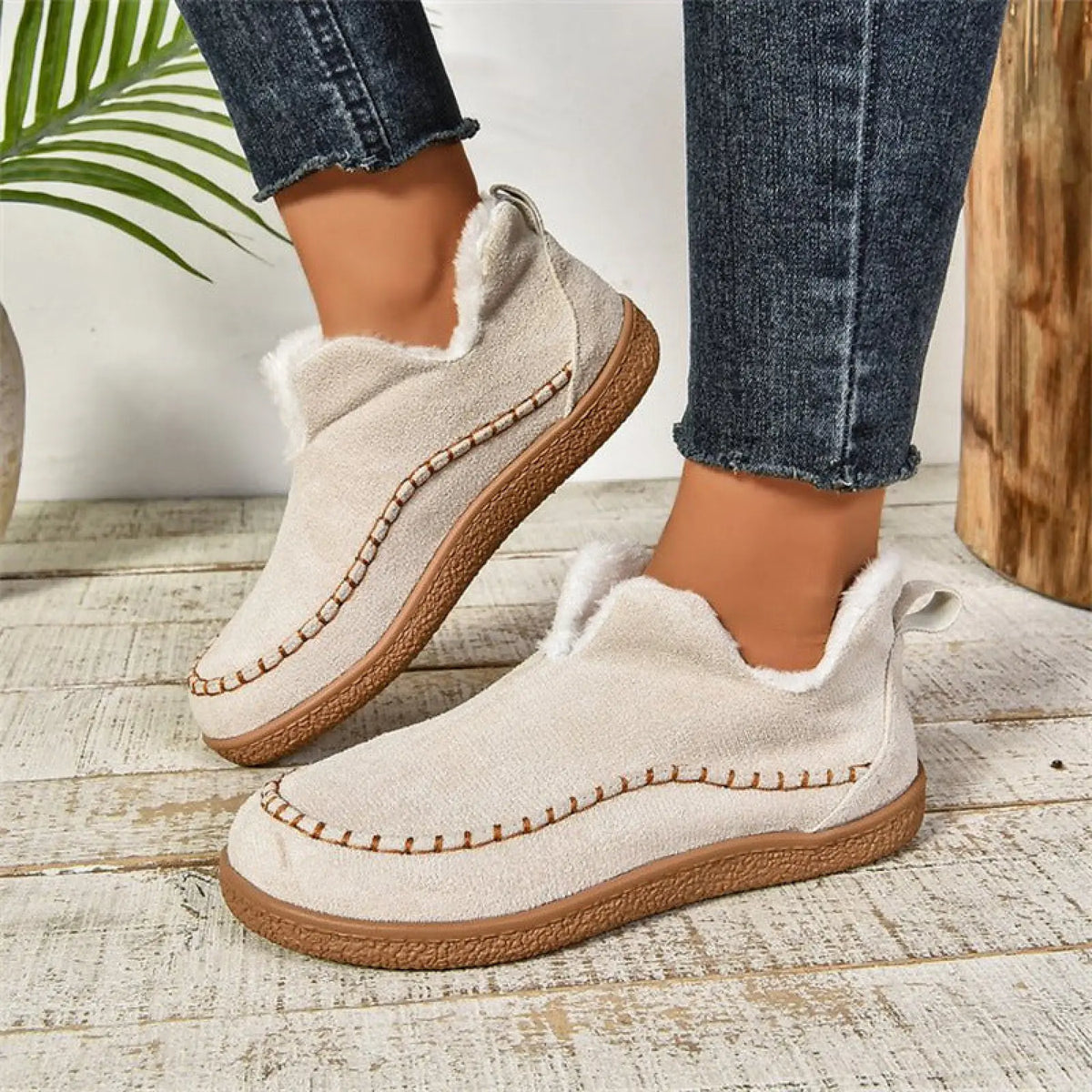 Women's v Cut Plush Suede Ankle Snow Boots