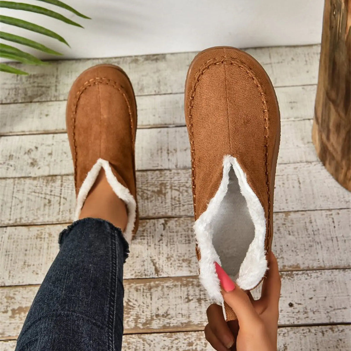 Women's v Cut Plush Suede Ankle Snow Boots